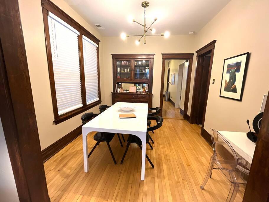 2Br 1Ba Irving Park Updated Vintage Top Unit 2-Flat Chicago Exterior photo